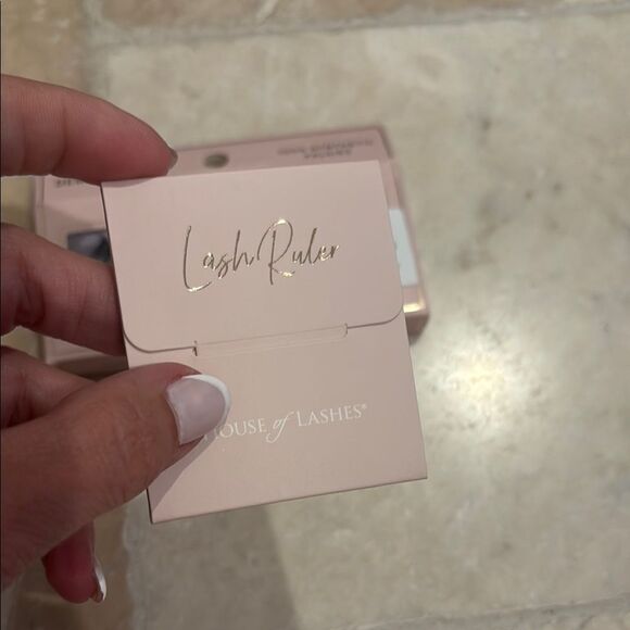 House of Lashes - NEW Eyelash Kit with Accessories - Picture 4 of 5